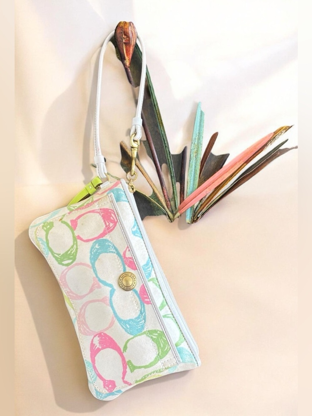 a vintage Coach Y2K pastel scribble wristlet ivory Canvas bag - Picture 10 of 16